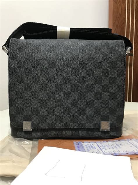 Louis Vuitton District Mm Review 